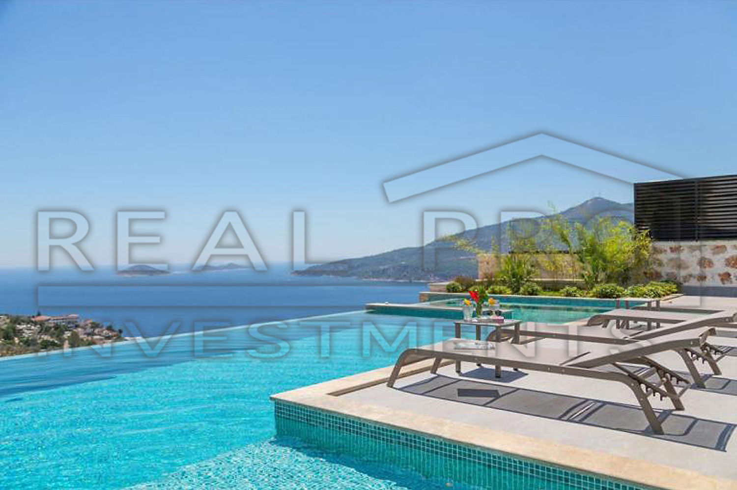 Canada pomp Besmettelijk Prachtige grote villa met privé zwembad en panoramisch zeezicht in Kalkan te  koop